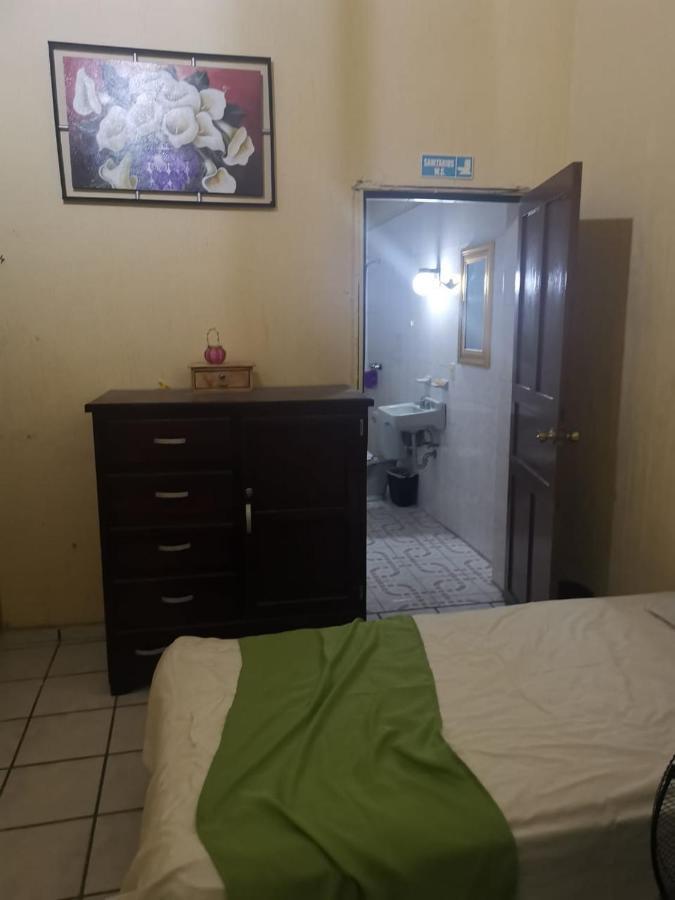 Hostal Гвадалахара Экстерьер фото