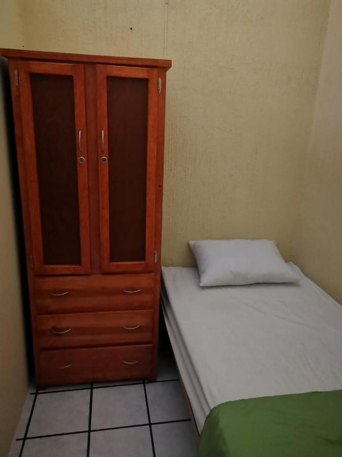 Hostal Гвадалахара Экстерьер фото