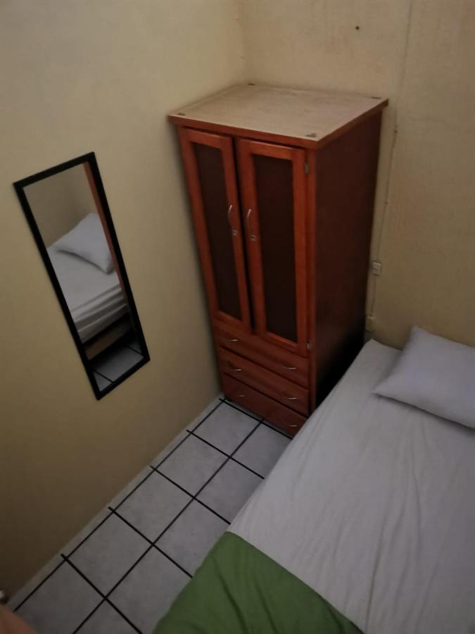 Hostal Гвадалахара Экстерьер фото