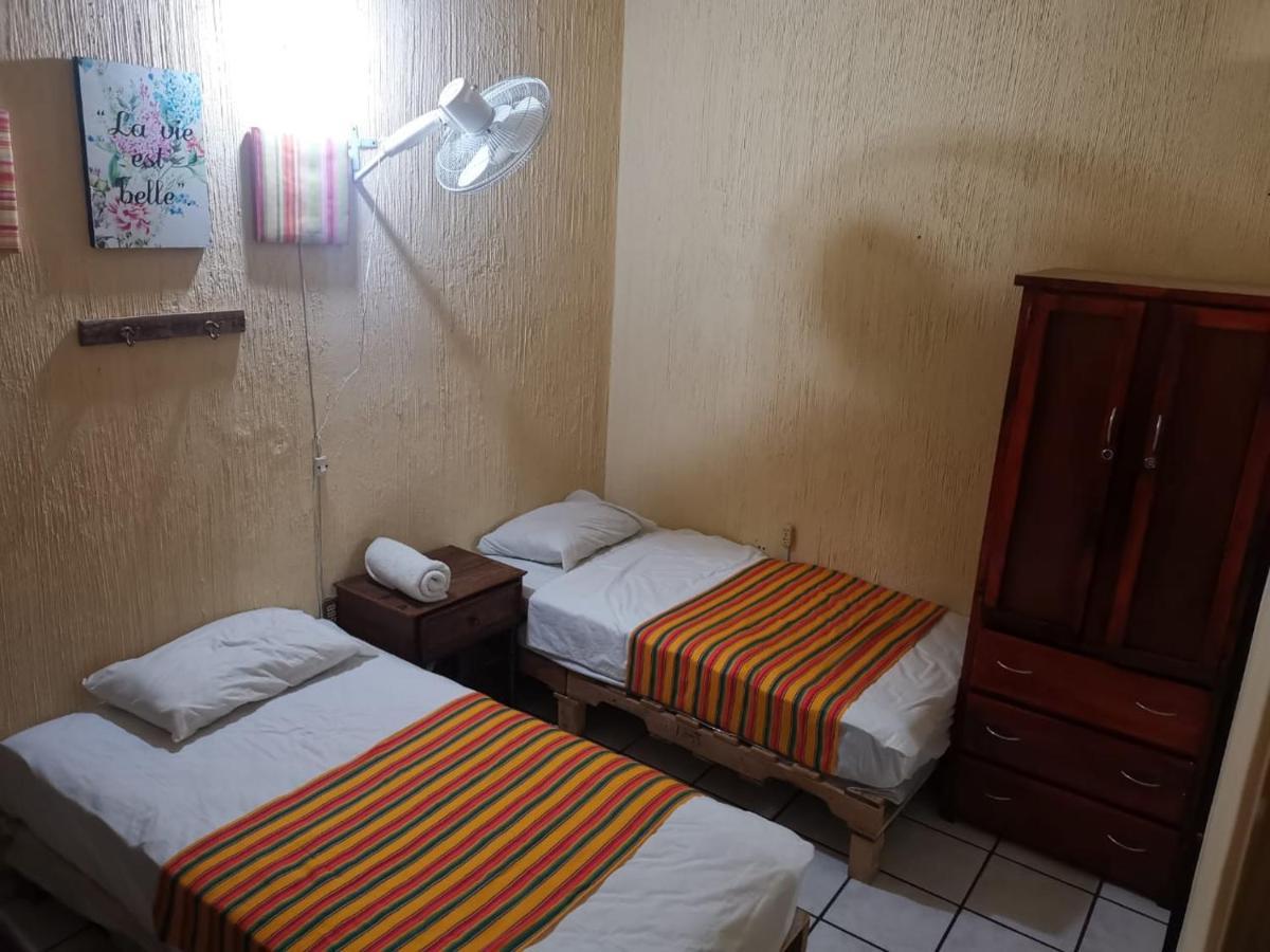 Hostal Гвадалахара Экстерьер фото